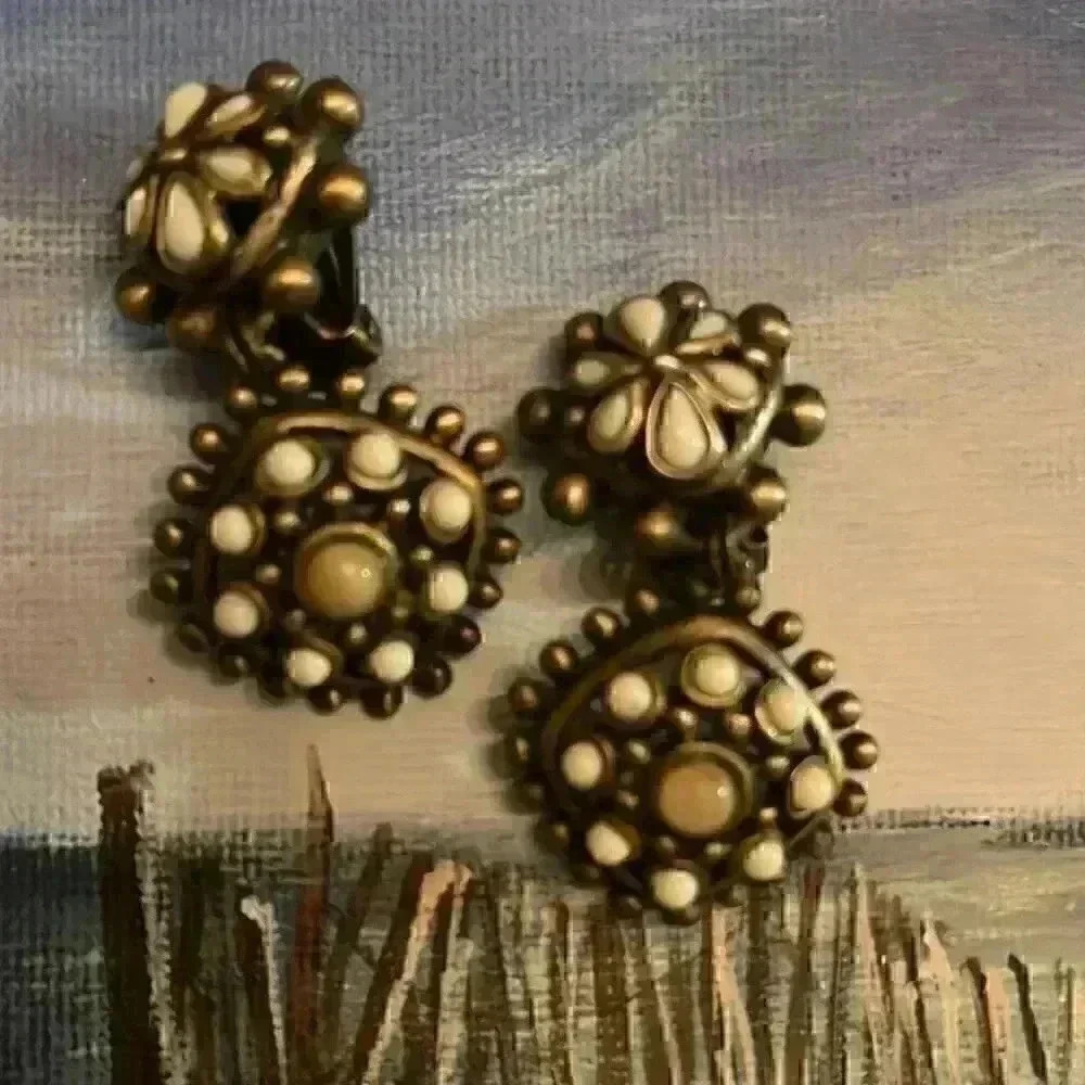 Chameleon 1950’s gorgeous clip  on earrings stamped